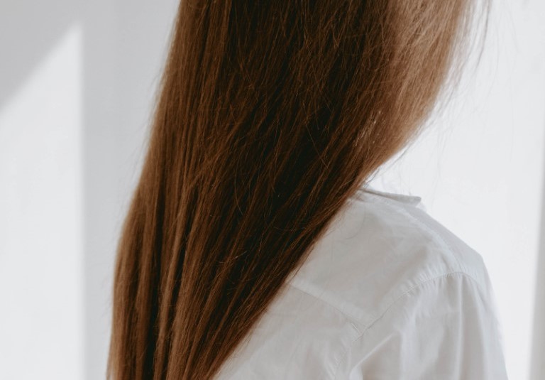Piastre per capelli con tecnologia a vapore: funzionano davvero?