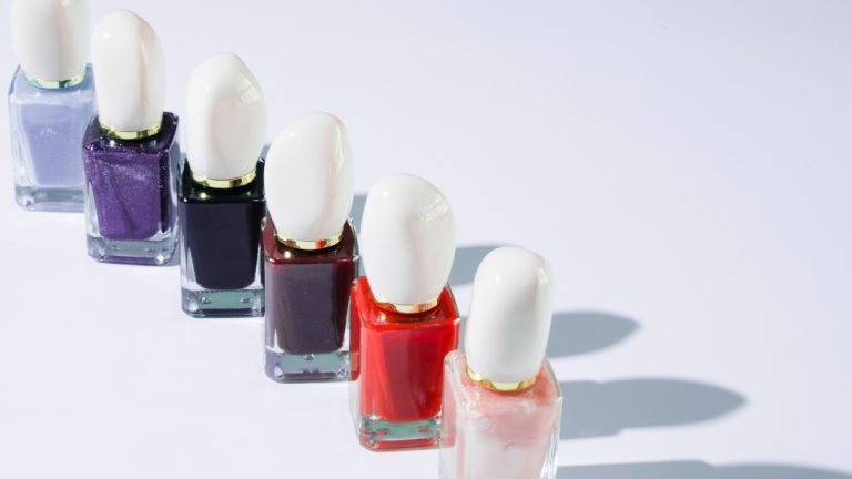 Nail art a tema auto: come sfoggiare la tua passione sulle unghie